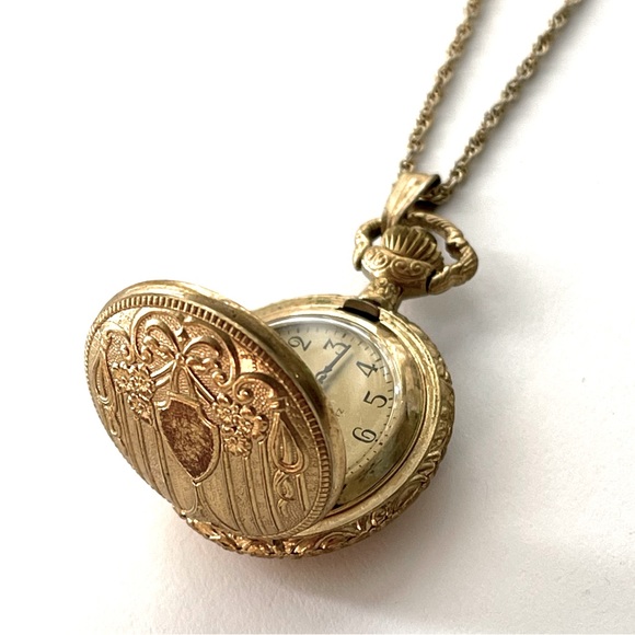 Majesti Accessories Vintage Majestron Quartz Antique Gold Pocket